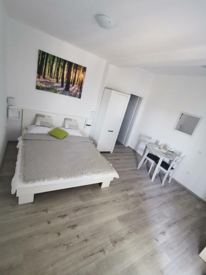 Apartmani Mila Starigrad Paklenica Luaran gambar